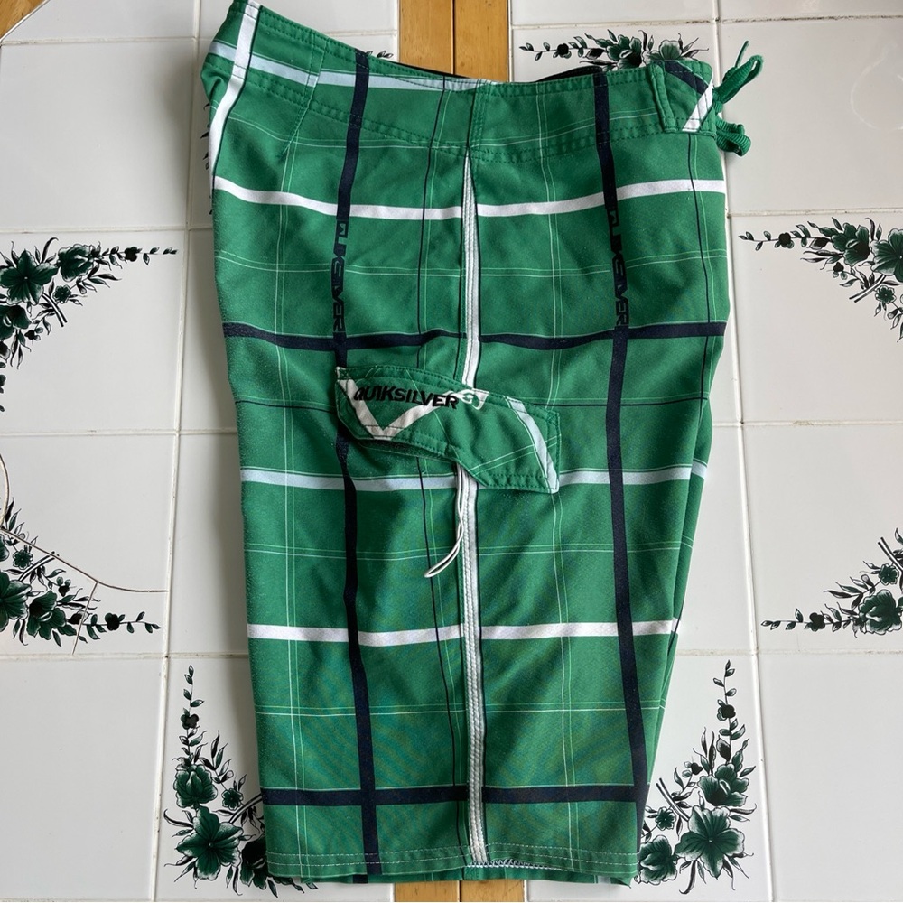 Quiksilver Board Shorts 31 Green Plaid Cypher Series Surf Beachwear Grunge Y2K